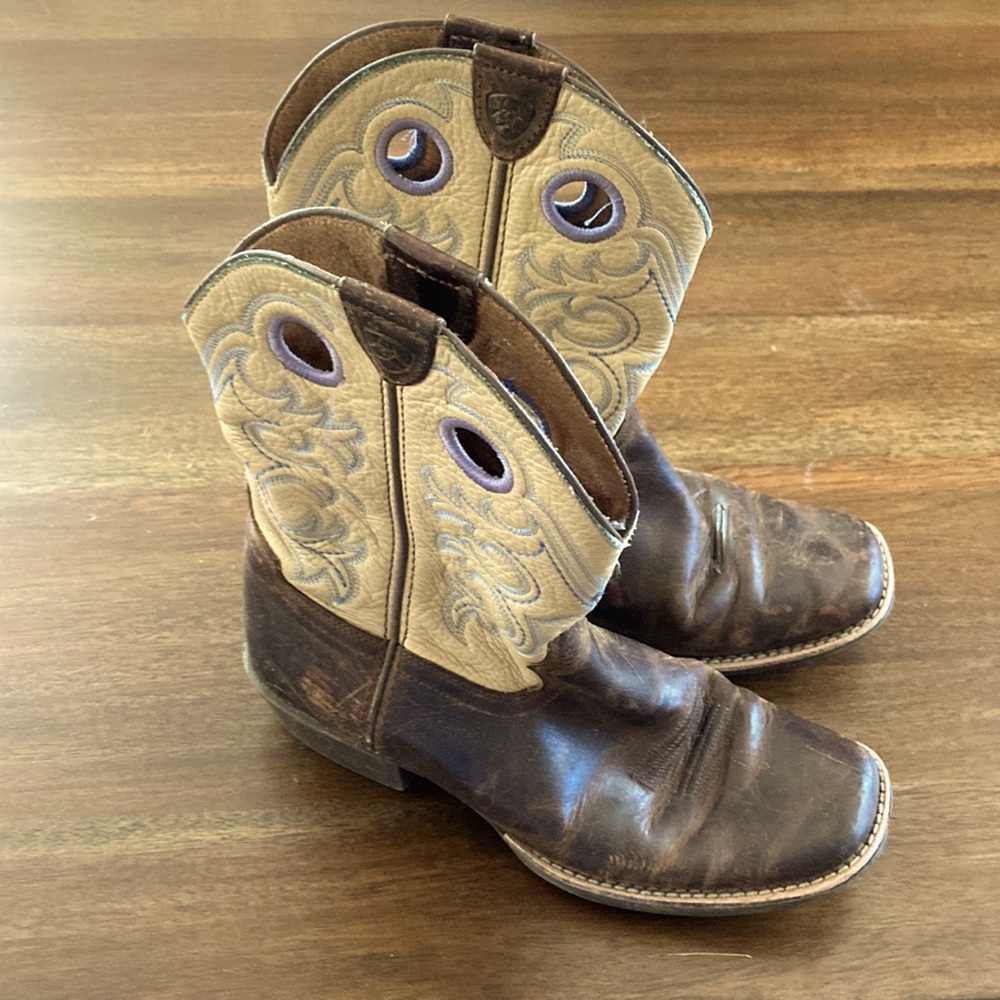 Kids Ariat cowboy boots.